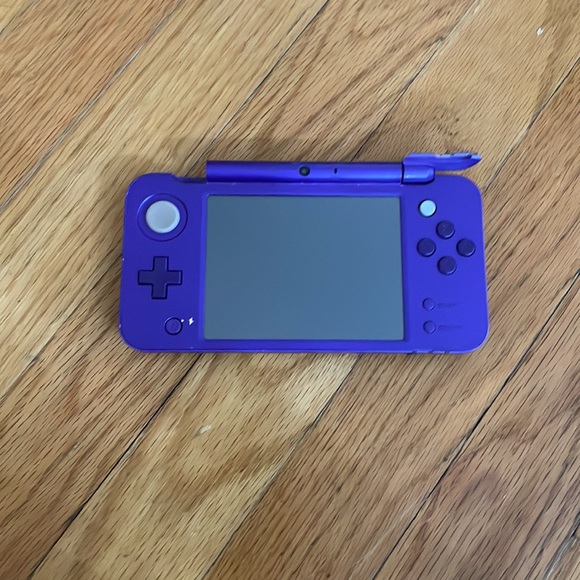 bottom half of new Nintendo 2DS XL purple (FOR PARTS ONLY) + 13 games and more - Picture 8 of 11